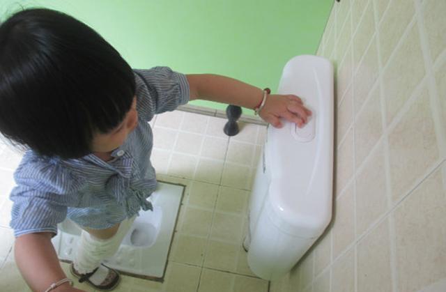 孩子出现这个状况说明已到肛欲期,别让错误方