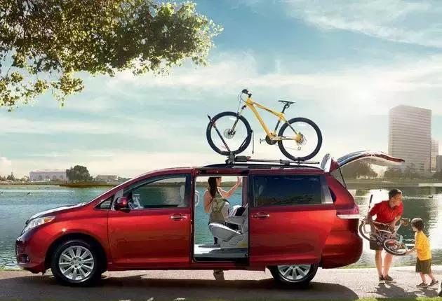 2017款丰田塞纳XLE两驱墨版，性价比超高