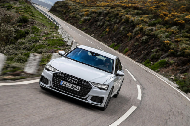 外媒评全新奥迪A6集锦，外观保守内饰科技感足，远看就是小A8