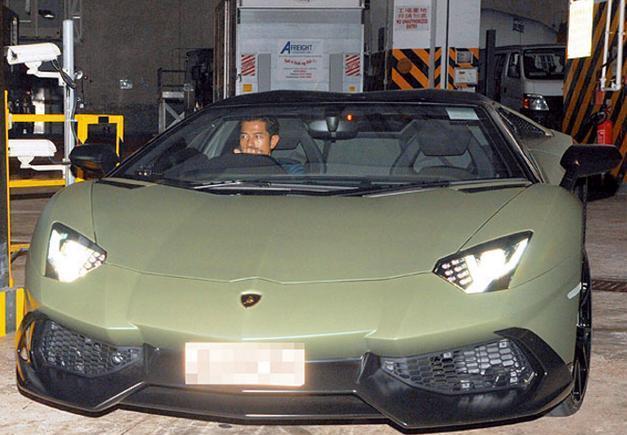 郭富城和刘德华的车, 价值相差2个亿、韩红座驾更是霸气!