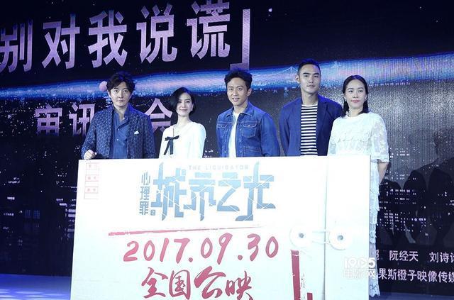 邓超犀利提问阮经天: 你有没有喜欢过男孩, 这是