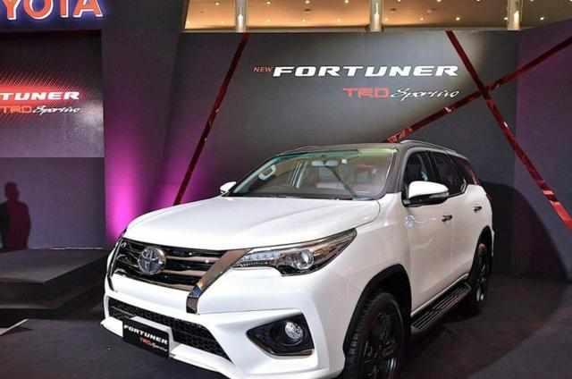 比汉兰达漂亮，有着普拉多性能，分四驱一键启动，比途观大一圈