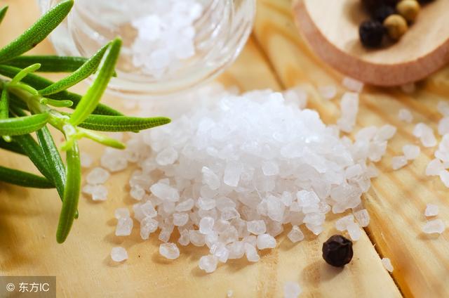 背上抠出小米粒还长痘,是螨虫释放信号,不除螨