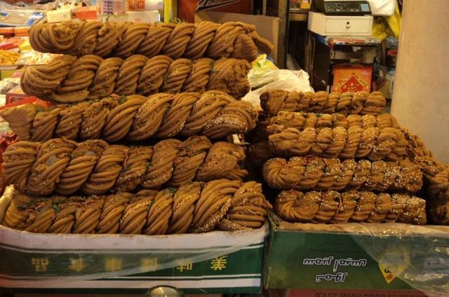 开车卖麻花的人,一年能赚多少钱?今天可算知道