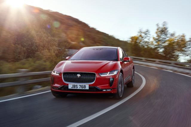 外媒试捷豹I-PACE集锦，驾驶乐趣获好评，各项性能媲美特斯拉