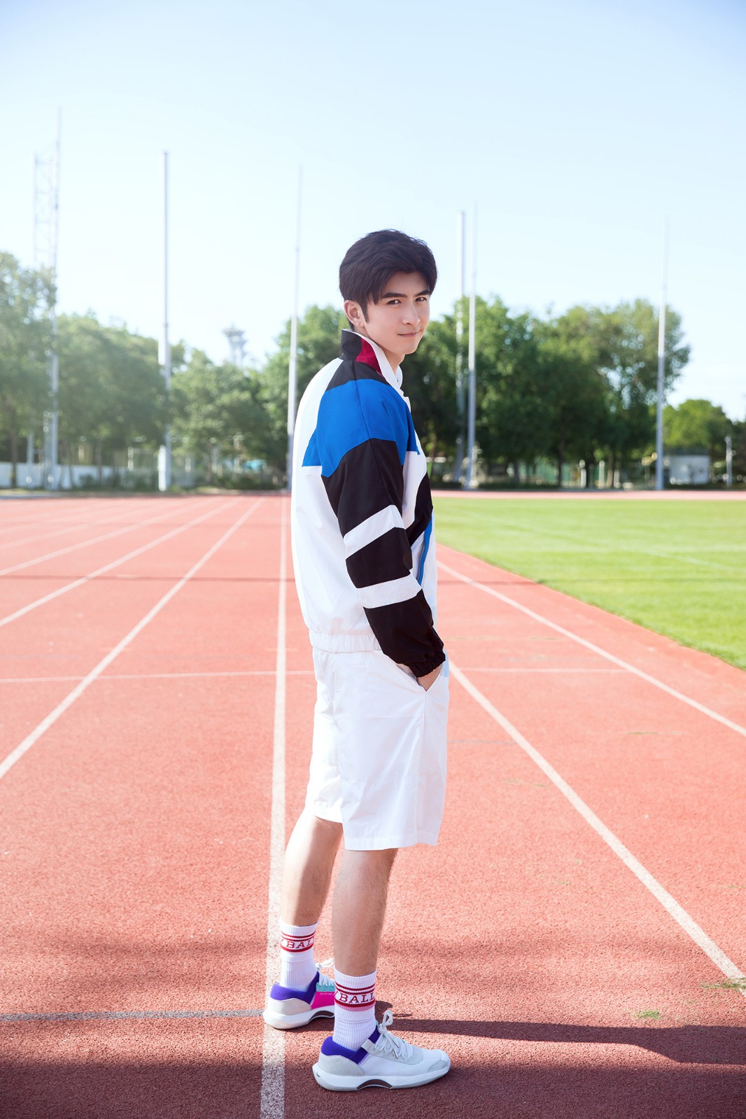 张云龙夏日写真曝光 清新养眼宛如运动少年