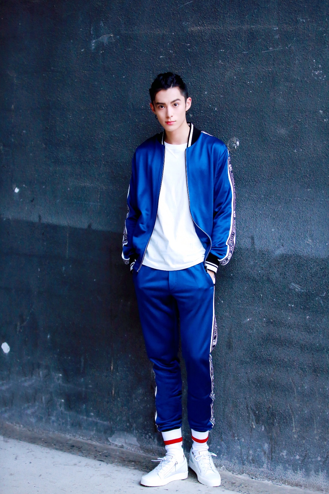 “道明寺”王鹤棣新照惊喜曝光 运动少年风席卷夏日