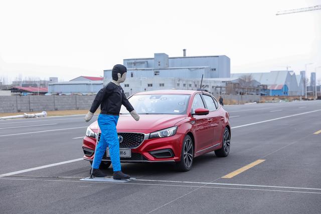 Uber自动驾驶不靠谱，但这台国产车的驾驶系统，让人重燃希望！