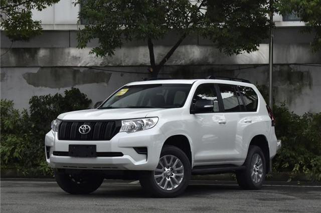 新款普拉多亮相，外形硬朗内饰档次感提升，乞丐版最值得购买！