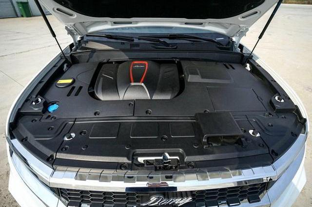 有媒体从众泰官方获悉大迈X7 8AT车型的配置