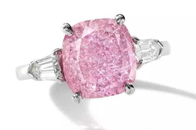 2018嘉德春拍,玻璃种帝王绿翡翠,估价: HK$ 65