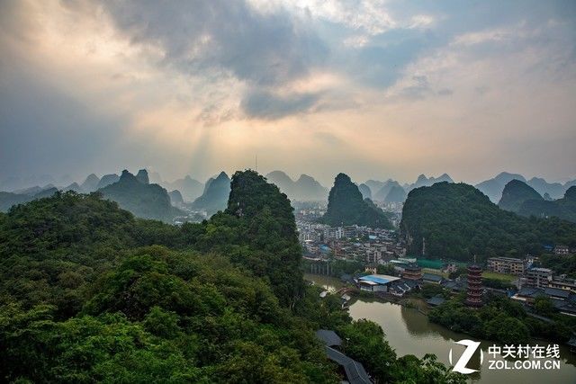 谁是旅行好搭档 佳能G7X II对比索尼黑卡4