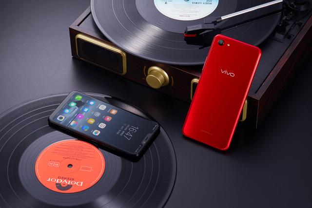 vivo Y83图赏:1498元的异形屏,然而旗舰卖点一