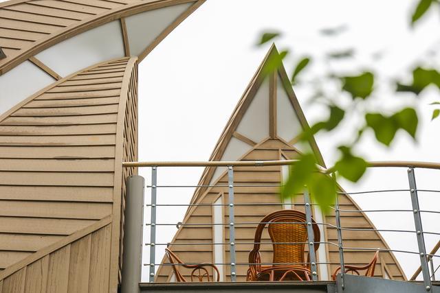 溪客度假屋,一座荷花盛放的建筑