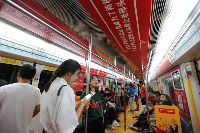 展示了80、90、00年代极具特色的电器元素