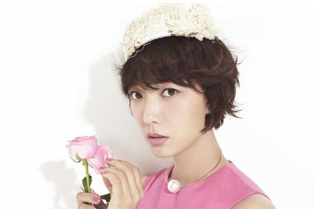 粉丝追星追捧行为,王珞丹被求婚,刘亦菲被熊抱