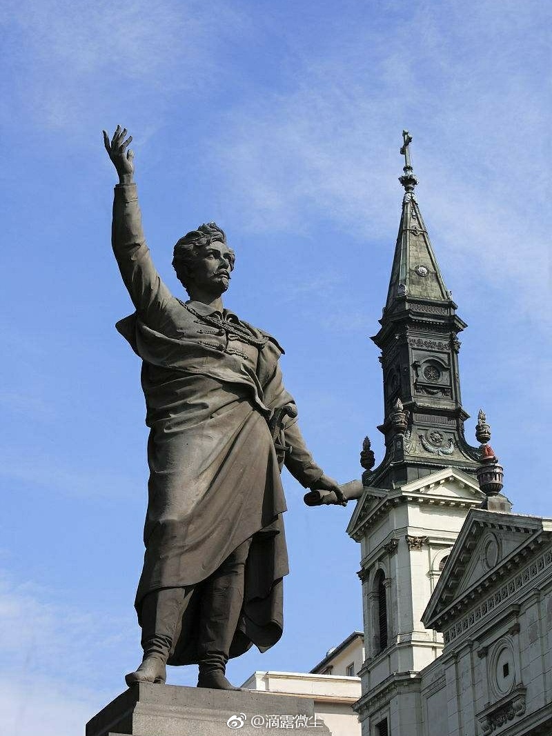 生命诚可贵,爱情价更高。若为自由故,二者皆可