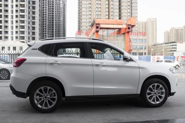 哈弗H2搭载1.5T发动机，7DCT变速箱，动力输出有劲