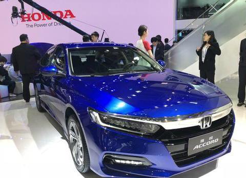 大众新CC迎战变身轿跑的雅阁，作为消费者，你更喜欢谁