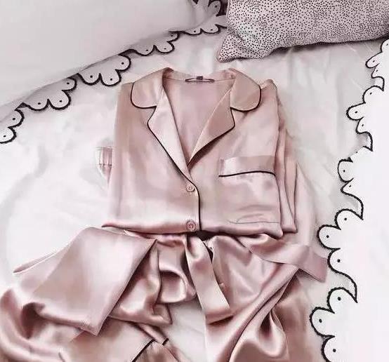 你晒衣服是正面晒,还是反面晒