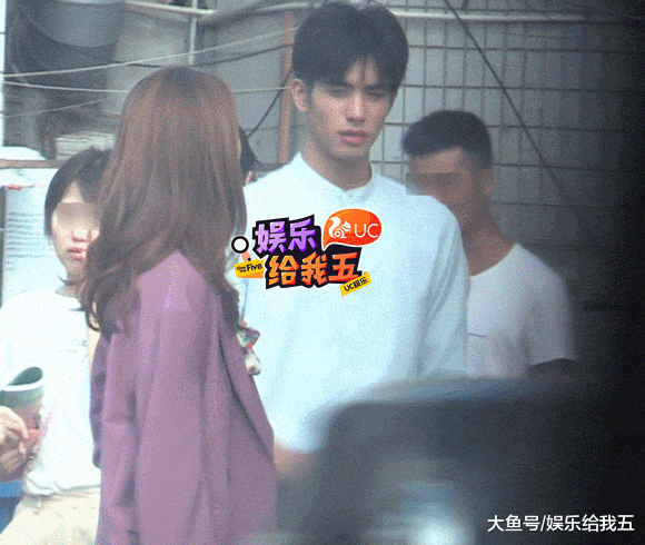 宋茜宋威龙组cp玩姐弟恋 片场十指紧扣甜蜜擦出火