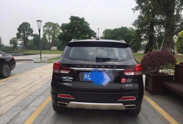 汉腾X7没听说过，看其他车不满意的媳妇看上这车，送个蛋糕提车