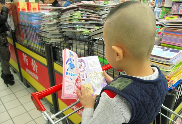 3岁宝宝从购物车座椅上跌落摔伤,原因竟是妈妈