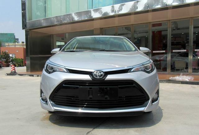 后悔买帕萨特了，比轩逸帅气，低油耗仅10万，还买啥朗逸卡罗拉