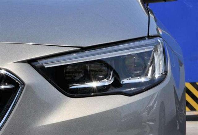 37颗LED光源遍布车灯，顶配6秒破百，20万级别除了它还有谁