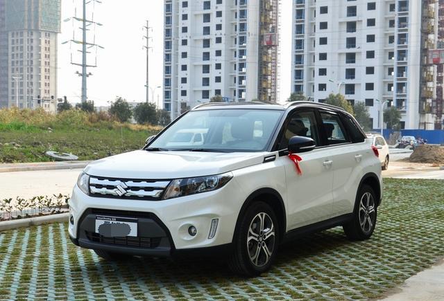 铃木这款小型SUV的性能优越, 年轻的外形很是讨人喜欢