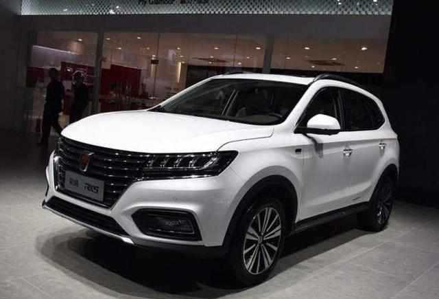 百公里不到5L的油耗, 外观平淡无奇, 内饰豪华独特