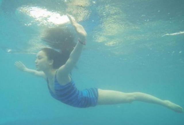 女星泳装照:李沁87分,娜扎94分,网友:图五300分