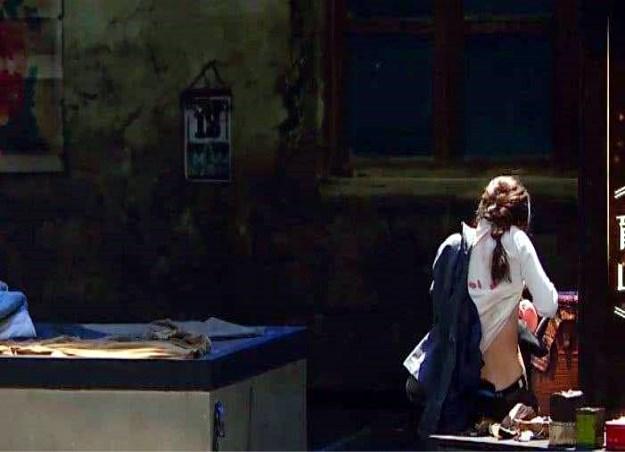 张小斐喂奶这段戏太精彩, 虽背对着观众, 可还