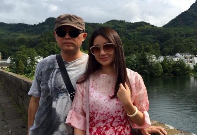 挤走乐嘉稳坐非诚一哥，副业吸金力惊人，女儿长成女神豪车换着开