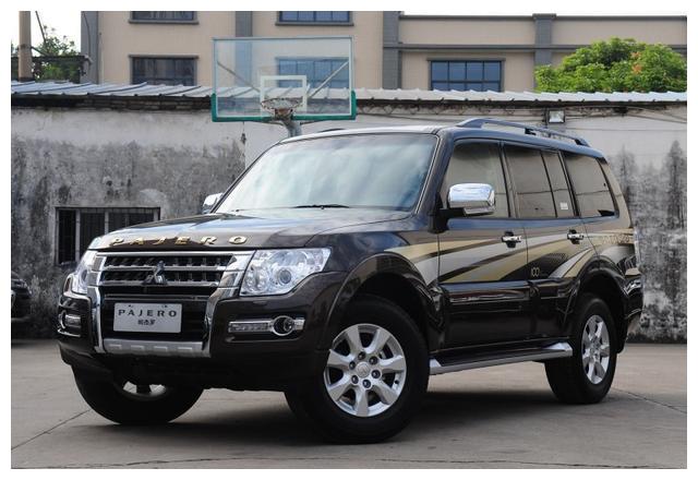 男人攒点小钱，都会考虑购买的几台巨无霸SUV！开着比奔驰有面