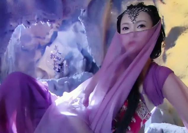 七位古装紫衣美人,躲过了扶摇,躲过了白夭夭,而她却与