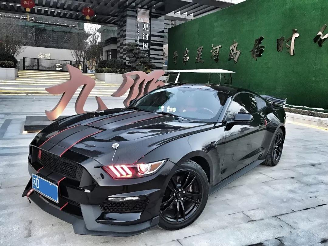 将Mustang打造成红眼猛兽,用来开顺风车还抱得美人归!