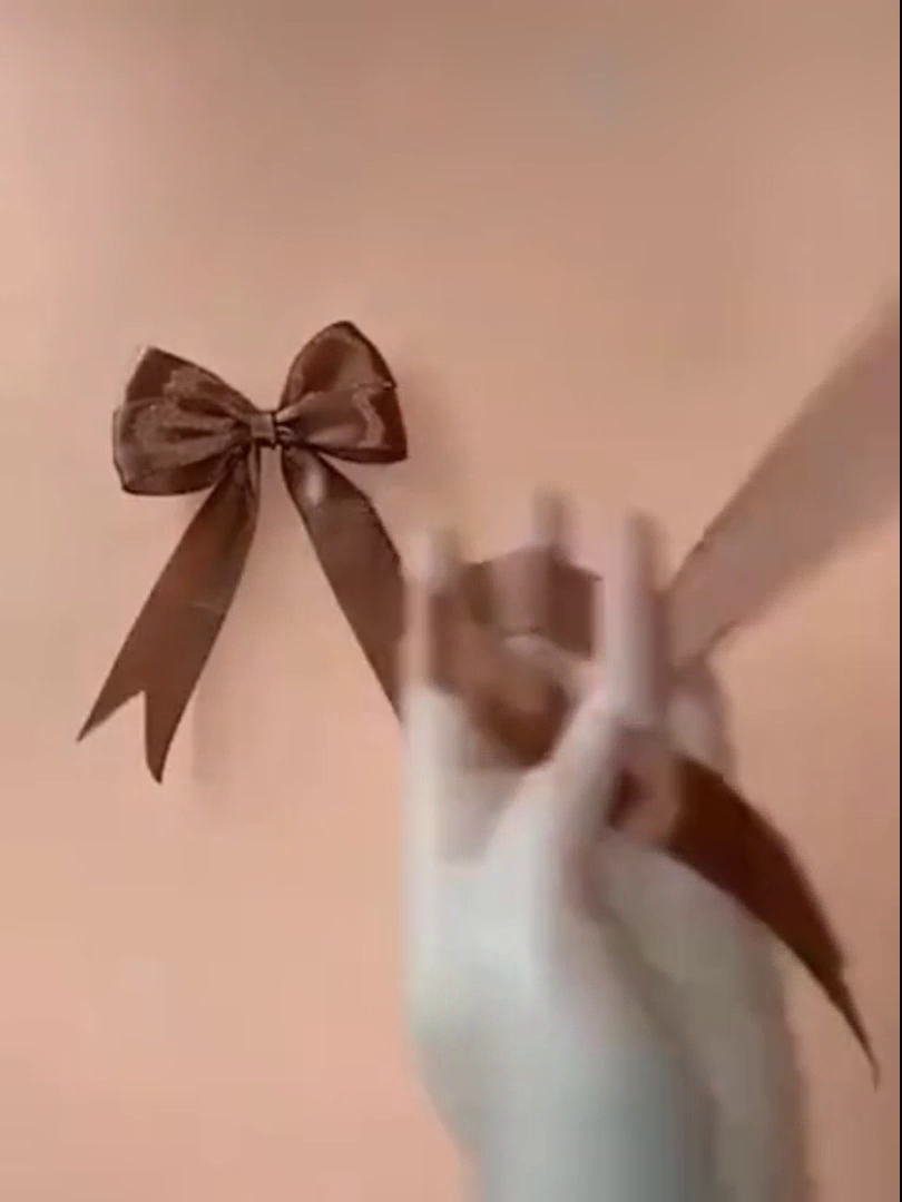 生活百科集 用丝带打一个漂亮的双层蝴蝶结,慢动作来了