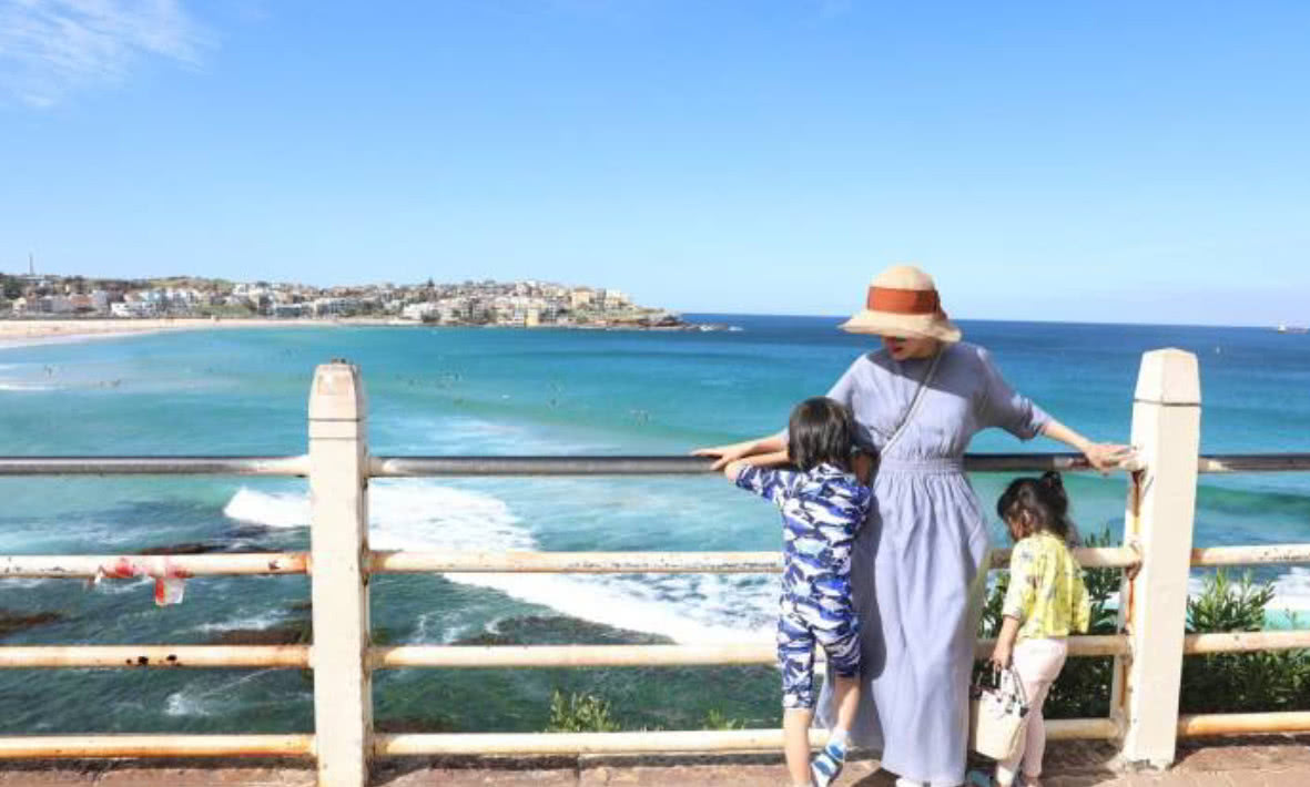 孙俪时隔八年重游悉尼境遇不同，发文感慨孩子给她的生活带来色彩