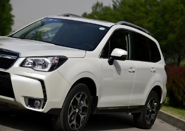 进口品质配全时四驱，真皮座椅+全景天窗，这日系车可越野可城市