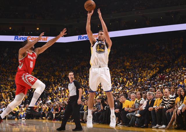 NBA西决第六战,汤普森佛光再现,球迷:多么熟悉