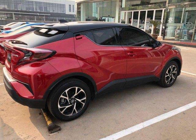 大批广汽丰田CHR实车到店，后排车窗很尴尬，售14万对标大众探歌