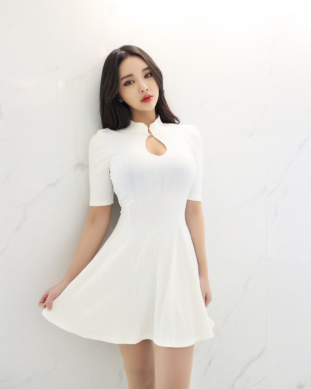 姓名jeee 毕业于韩国高丽大学,年龄22,身高170