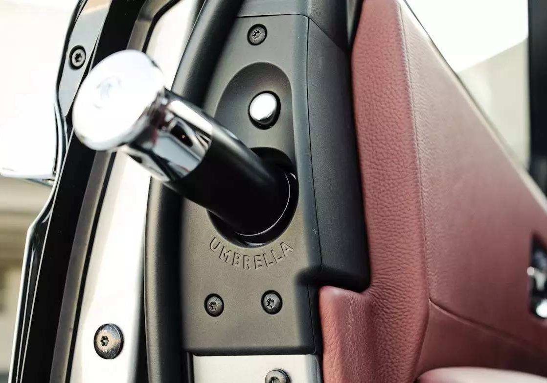劳斯莱斯车上的一把雨伞,价值10万元,凭啥这么贵?