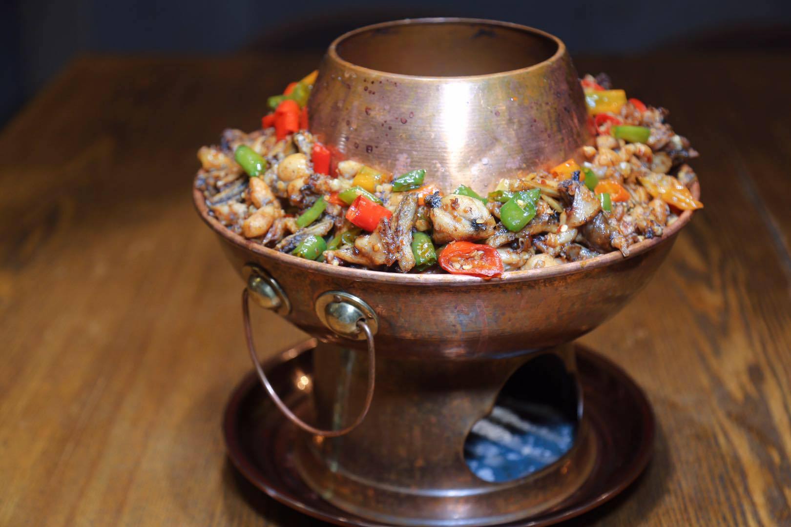 抖音爆款网红双层炭火铜锅,升级版竟出现在兴