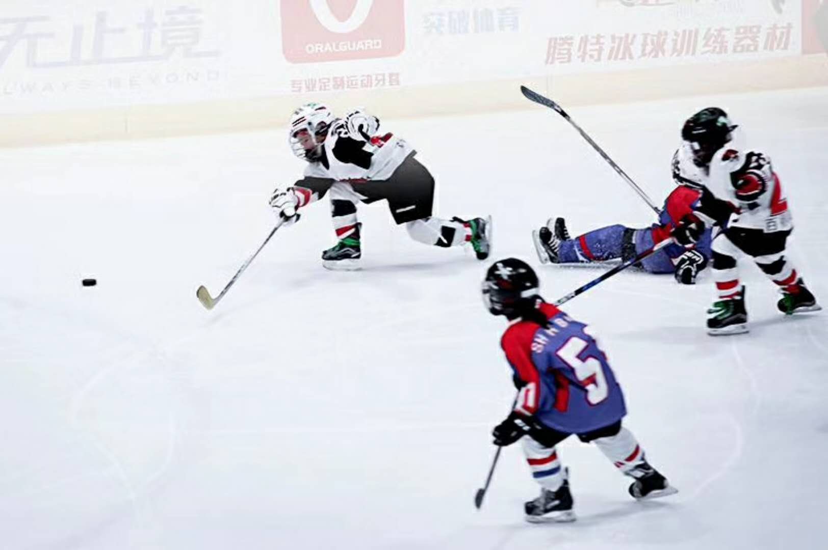 为了顺利举办2022年冬奥会,北京中小学生开始火热练习