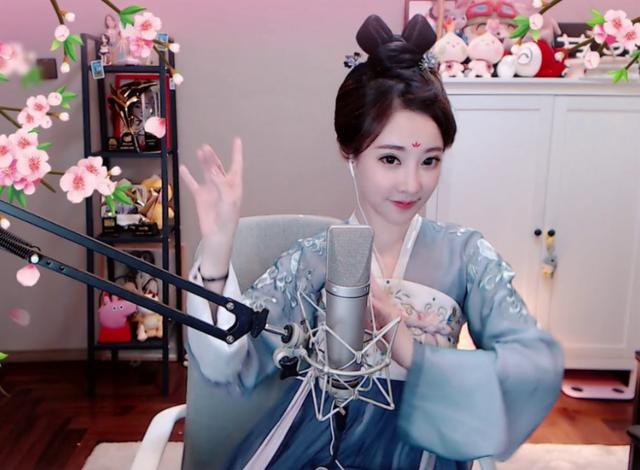 中秋节最美嫦娥:冯提莫直播换装COS嫦娥仙子