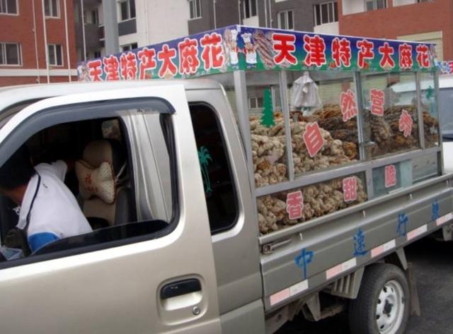 开车卖麻花的人,一年能赚多少钱?今天可算知道