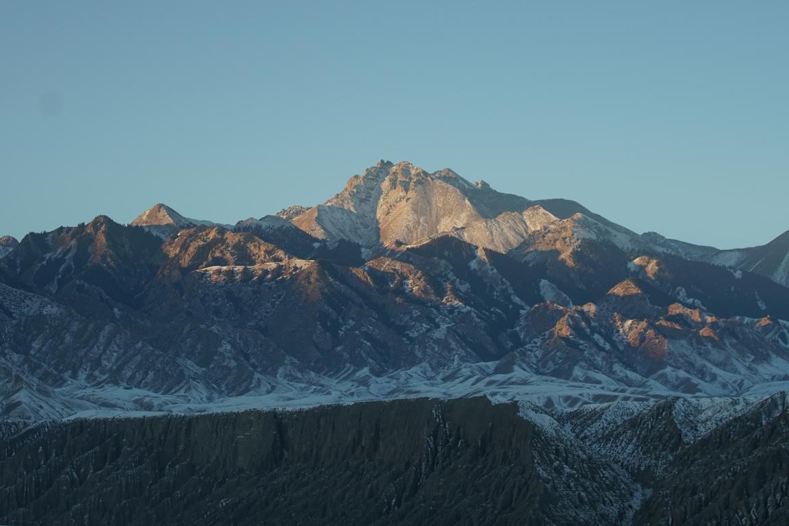 独山子冰雪悬崖边的狂欢——锐界广告拍摄行记