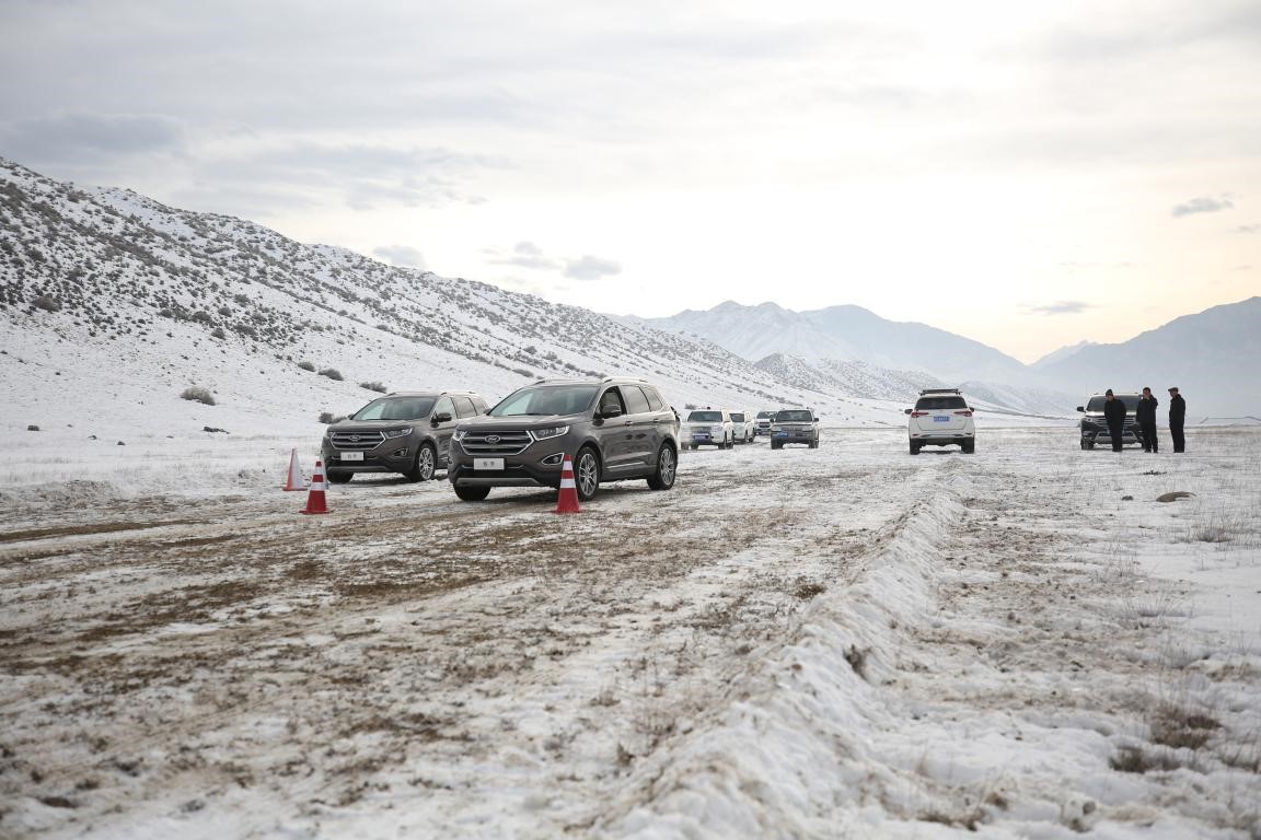 独山子冰雪悬崖边的狂欢——锐界广告拍摄行记